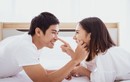 Cặp đôi trẻ khi gần gũi chỉ "đụng chạm" bên ngoài thì có mang thai? Đâu mới là biện pháp an toàn?