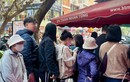 Tin tức 24h: Người dân Hà Nội "rồng rắn" xếp hàng mua vàng giá đỉnh hơn 100 triệu đồng