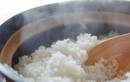 Nấu cơm đừng chỉ cho mỗi nước, nhớ thêm 2 thứ này, không cần nồi xịn, cơm vẫn dẻo thơm khó tin!