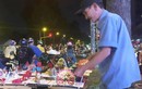 Chú bán thiệp giấy giữa Sài Gòn và món quà đặc biệt từ cô gái trẻ, 300 tấm thiệp đã được bán sau 1 đêm
