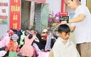 Gặp anh thợ cắt tóc miền xuôi 8 năm mang “shopping 0 đồng” đến với bà con vùng núi: Tôi vui vì tủ quần áo chưa bao giờ vơi