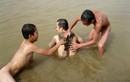 Bãi “tắm tiên” sông Hồng: Nơi nảy nở những… “tình gay”?