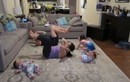 Cười vỡ bụng xem đại gia đình cùng tập Yoga