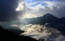 Hai sân bay Indonesia “tê liệt” vì núi lửa phun trào