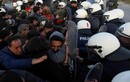 Đụng độ dữ dội giữa cảnh sát và di dân ở Hy Lạp