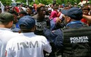 Mỹ dọa áp thuế, Mexico liền "mạnh tay" với người di cư