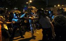 Vì sao người biểu tình tức giận, bao vây đồn cảnh sát Hong Kong?