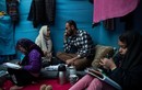 Cuộc sống khó khăn của diễn viên Afghanistan trong trại tị nạn ở Hy Lạp