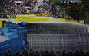 Ảnh: Cảnh sát Thái Lan dùng hơi cay, vòi rồng đối phó biểu tình