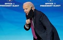 Ông Biden ho sau khi đi chung với phóng viên nhiễm COVID-19