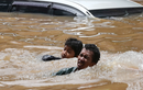 Cảnh người dân thủ đô Indonesia khốn khổ vì lũ lụt