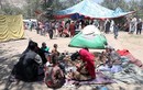 Cảnh người dân Afghanistan dựng lều trong công viên lánh nạn
