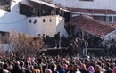 Cảnh người dân đổ xô tìm thân nhân trong nhà tù khét tiếng Syria
