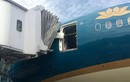 Máy bay Boeing 787 của Vietnam Airlines bật cánh cửa trước giờ cất cánh