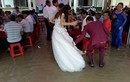 Thêm một đám cưới giữa mưa lũ gây xôn xao mạng Việt