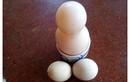 Kỳ lạ gà đẻ ra quả trứng hình hồ lô ở Nghệ An