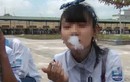 Nữ sinh THPT Lê Hoàn hút thuốc trong lễ khai giảng gây sốt