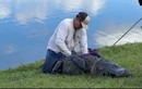Bị cá sấu kéo xuống nước khi cố gắng cứu con chó