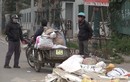 Bãi rác thải lớn, bốc mùi hôi thối trên đường Nguyễn Văn Huyên kéo dài