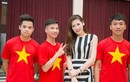 Dương Tú Anh cổ vũ đoàn thể thao VN dự SEA Games
