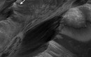 Sửng sốt phát hiện vết chất lỏng trên sao Hỏa