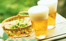 Uống bia đúng cách giúp giải nhiệt, ngừa sỏi thận
