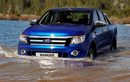 Cần lưu ý gì khi chạy xe trong mùa ngập nước?