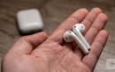 Apple Airpods và Sony WF-1000XM3: Chọn tiện lợi hay khử ồn?