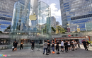 Apple Store vỗ tay chào đón người mua iPhone 11 đầu tiên 