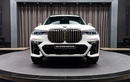 Cận cảnh BMW X7 M50i trắng Alpine, nội thất Tartufo lịch lãm