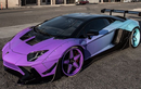 Chris Brown "lột xác" Lamborghini Aventador SV với dàn áo sặc sỡ