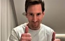 Video: Messi tâng cuộn giấy vệ sinh sau lời thách đố của Xavi