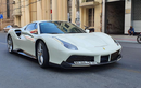 "Bạch mã” Ferrari 488 Spider hơn 15 tỷ dạo phố phố Sài Gòn