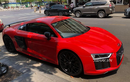 Siêu xe Audi R8 V10 Plus đỏ rực dưới nắng Sài Gòn