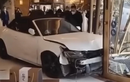 Audi A5 mui trần đâm thẳng vào sảnh khách sạn vì nghi mất laptop