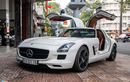 Mercedes-AMG SLS cửa cánh chim làm mới đón Tết ở Sài Gòn