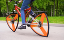 Xe đạp lăn bánh trên phố có bánh hình tam giác "siêu độc lạ" 