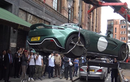 Đỗ sai vị trí, Aston Martin V12 Speedster triệu đô bị “cẩu” về đồn