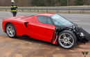 Ferrari Enzo nát đầu do nhân viên đại lý lái thử gây tai nạn