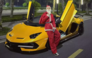 Ông già Noel Việt "cưỡi bò" Lamborghini Aventador bạc tỷ phát quà