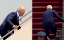 Tổng thống Biden vấp ngã, Thư ký Báo chí Nhà Trắng đổ tại gió