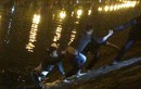 Thanh niên “ngáo đá” nhảy xuống sông 141 HN buộc phải nổ súng
