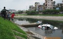 Taxi Group lao thẳng xuống sông Tô Lịch rồi chìm nghỉm