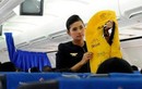 Hai hành khách tự ý xé áo phao trên máy bay Vietnam Airlines