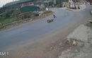 Video: Khúc cua "tử thần" khiến xe máy cứ đi qua là ngã