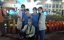 Bệnh viện Bạch Mai dỡ lệnh cách ly: Bác sĩ, bệnh nhân vỡ òa trong sung sướng