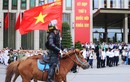 Đoàn cảnh sát cơ động kỵ binh diễu hành trước quảng trường Ba Đình