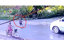 Video: Bé trai bị ô tô cán tử vong do đột ngột băng qua đường