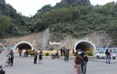 Người dân Quảng Ninh đổ xô "check in" hầm xuyên núi bao biển