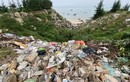 Rác thải ngập ngụa tại bãi biển thuộc xã Kỳ Xuân